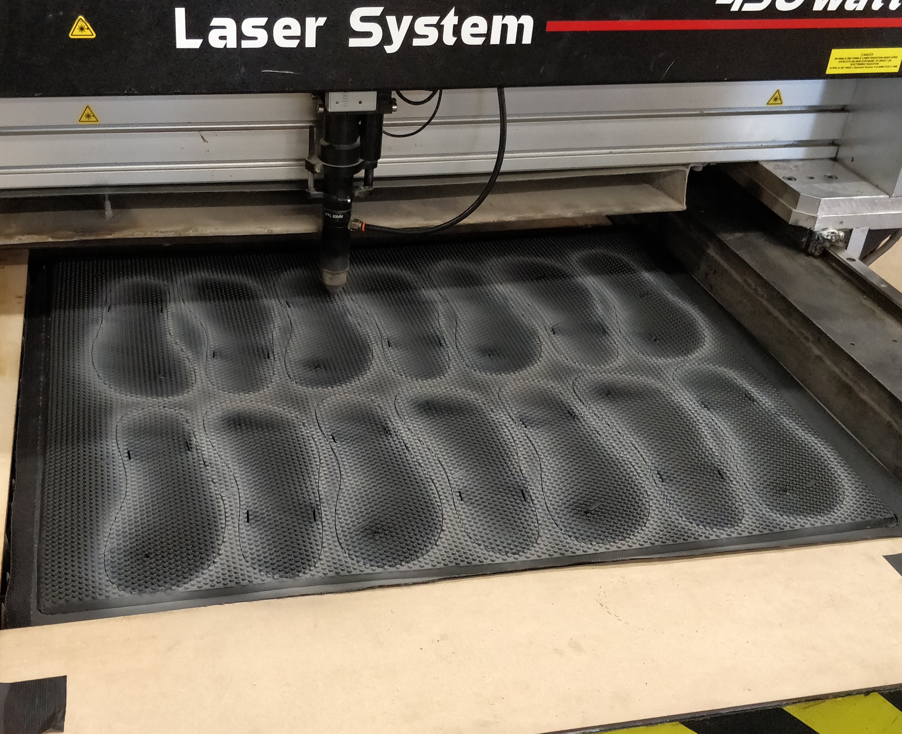 Laser cutting rubber sandals 