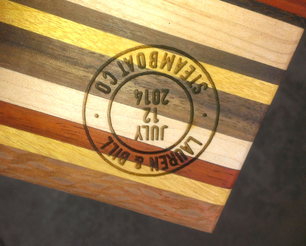Proportional product - cutting board with logo